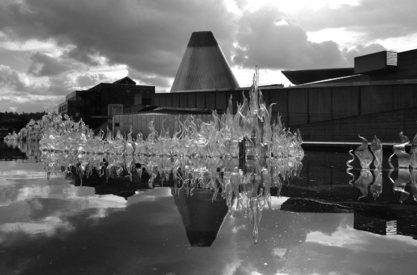 20131103 5013 tacoma museum of glass reflection bw_01