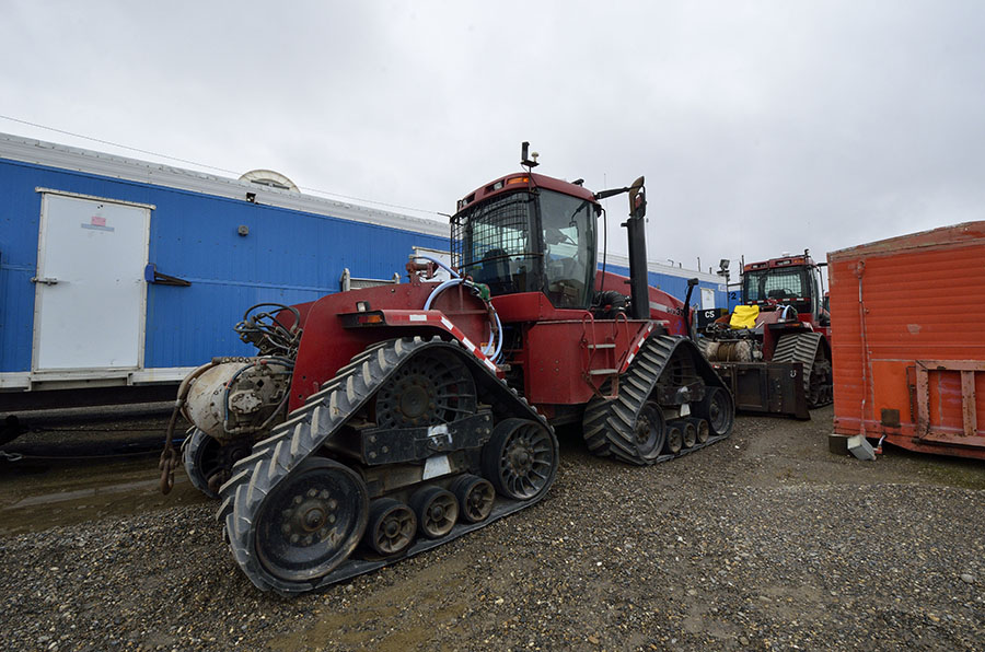 20150908 0965 deadhorse big tractors r